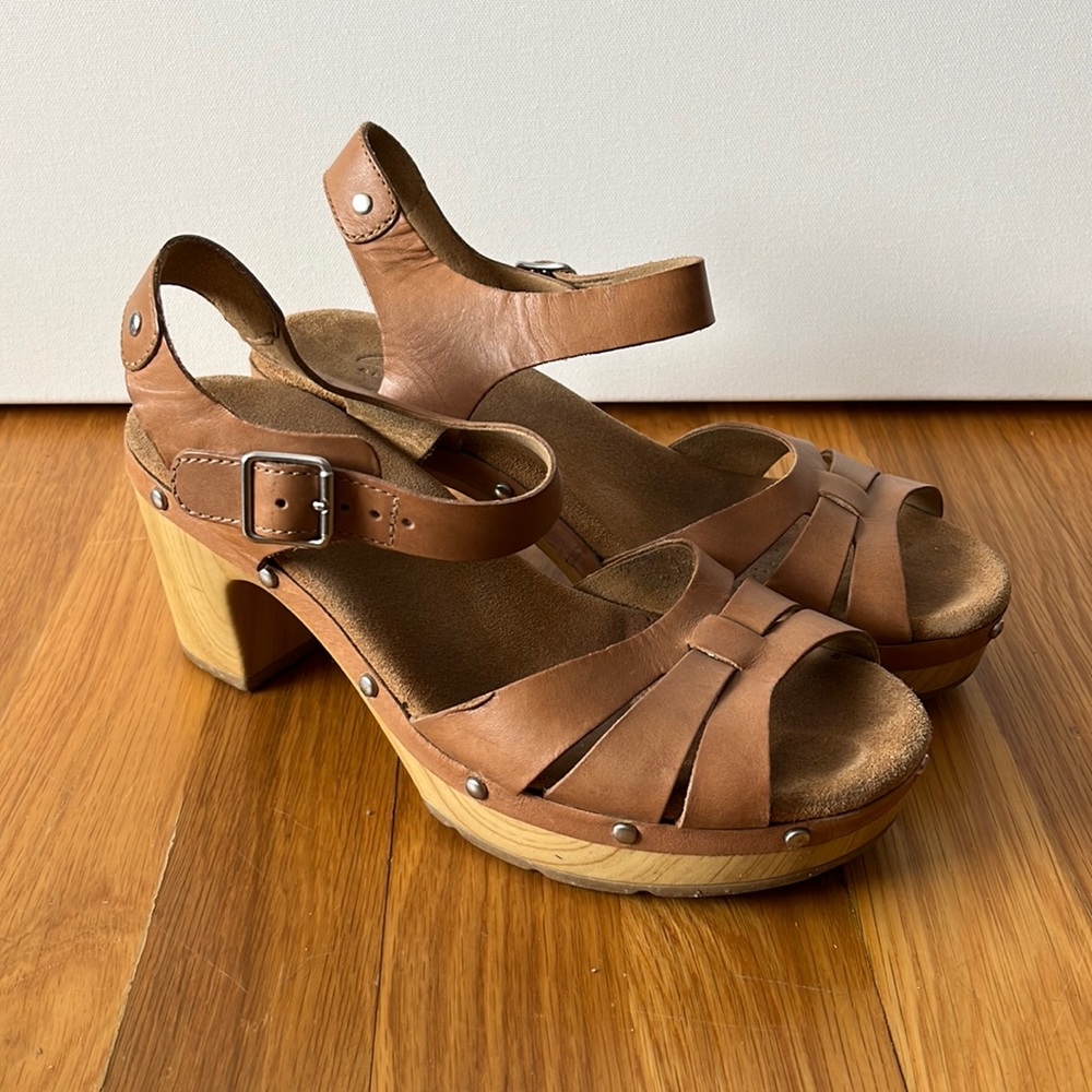 Super cute summer sandals, vintage feel